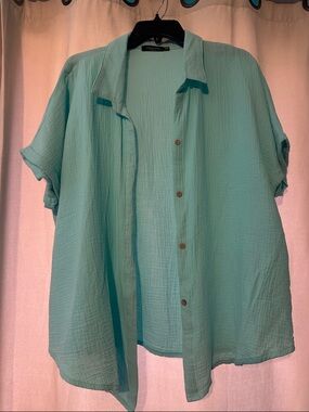 Women’s Teal Short-Sleeve Button-Up Shirt
